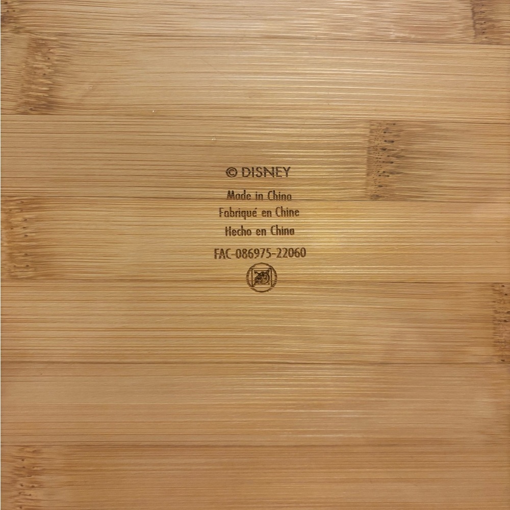 Disney Parks EPCOT Food & Wine Festival Minnie Pizza Wooden Serving Board New - Picture 3 of 5